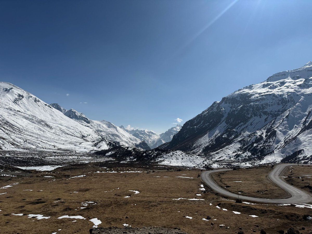 cryptoatpeak's tweet photo. Dream destination off the list! 🏔️ Sikkim is absolutely unreal It feels even better knowing I’m enjoying my trip with the @travalacom  Smart Program. Booking was seamless, and I’m stacking $AVA rewards just for exploring. Huge thanks to @AVAFoundation for making this possible! https://t.co/SArY9eRsDE
