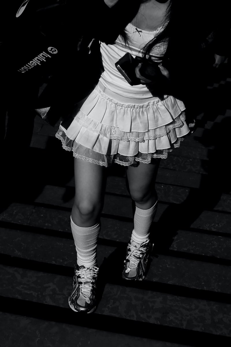 colinesss's tweet image. Climbing 
#Street #streetphotography #blackandwhite #Paris #pascalcolin #canon #50mm