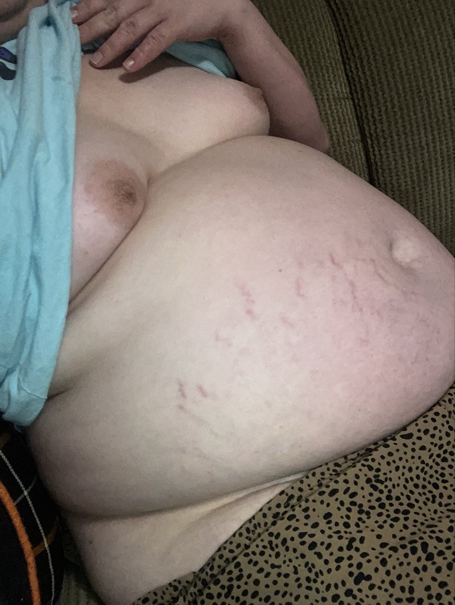 snorlaxmtf's tweet photo. I’m sitting at a fat 275lbs rn. My goal is 300 by the summer. Think she can do it y’all? 🥵👅🤤 Unnff love being such a fatty https://t.co/3MgsBkLZFI