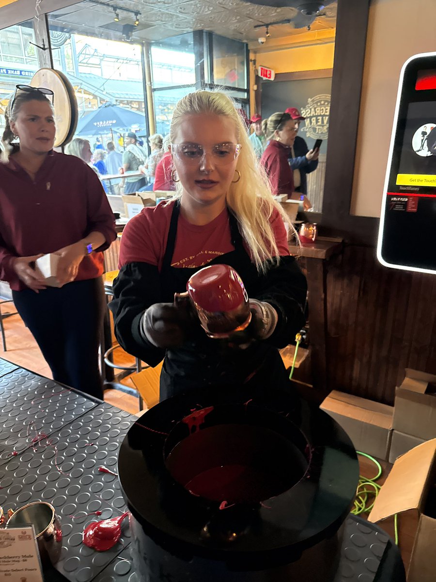 RBEpps's tweet photo. Being a @MakersMark Ambassador has its perks! https://t.co/ct7qg8L4sv