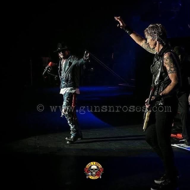 gnreternobr's tweet image. 9 de abril de 2014, @gunsnroses se apresentou no Jockey Club em Assunção, Paraguai 🇵🇾 

O show contou com a participação especial de @DuffMcKagan 

📷 Kat Benzova @gunsnroses￼
#GunsNRoses #GnFnR #AxlRose #DuffMckagan