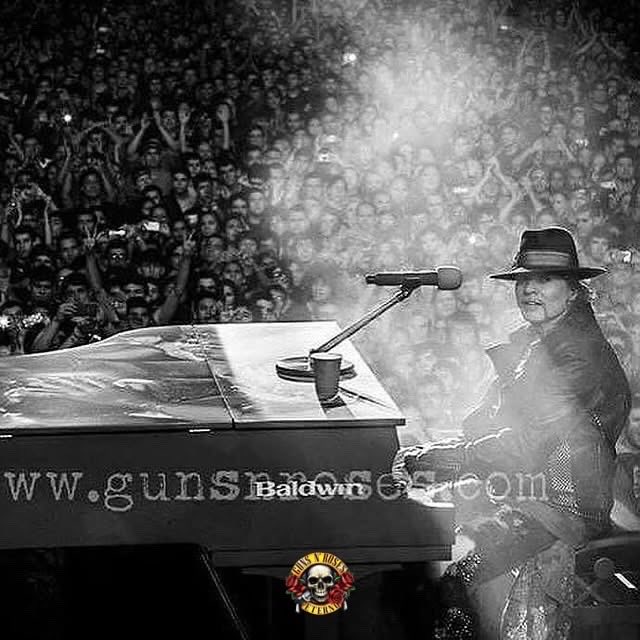 gnreternobr's tweet image. 9 de abril de 2014, @gunsnroses se apresentou no Jockey Club em Assunção, Paraguai 🇵🇾 

O show contou com a participação especial de @DuffMcKagan 

📷 Kat Benzova @gunsnroses￼
#GunsNRoses #GnFnR #AxlRose #DuffMckagan