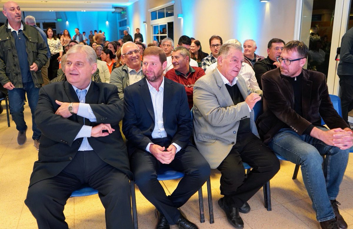 🤝En representación del <a href="/MinCoopCba/">Ministerio de Cooperativas y Mutuales</a> acompañe a socios y directivos de Mutual Sp Belgrano en su 35 aniversario , entregando una placa conmemorativa que pone en valor el sentido de pertenencia, la ayuda mutua, la solidaridad, y la responsabilidad comunitaria.