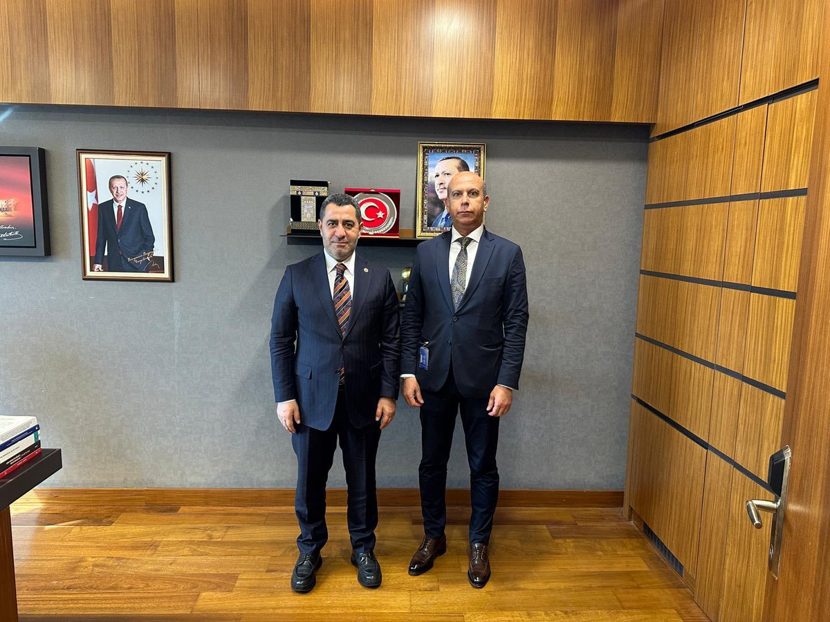 halilugur1971's tweet photo. TBMM🕹️

Kıymetli Milletvekillerimiz Sn. Ali Şahin, Sn. Doç.Dr.Derya Bakbak ve Sn. Bünyamin Bozgeyik’i ziyaret ettik.

Şehrimiz adına yürüttüğümüz çalışmalar ve öncelikler üzerine istişarelerde bulunduk.

Şehrimize dair tüm sorunlar için gece gündüz durmadan hizmet eden tüm vekillerimize sonsuz teşekkürler.

#Gaziantep ’imiz için güçlü koordinasyonla yol yürümeye devam ediyoruz.