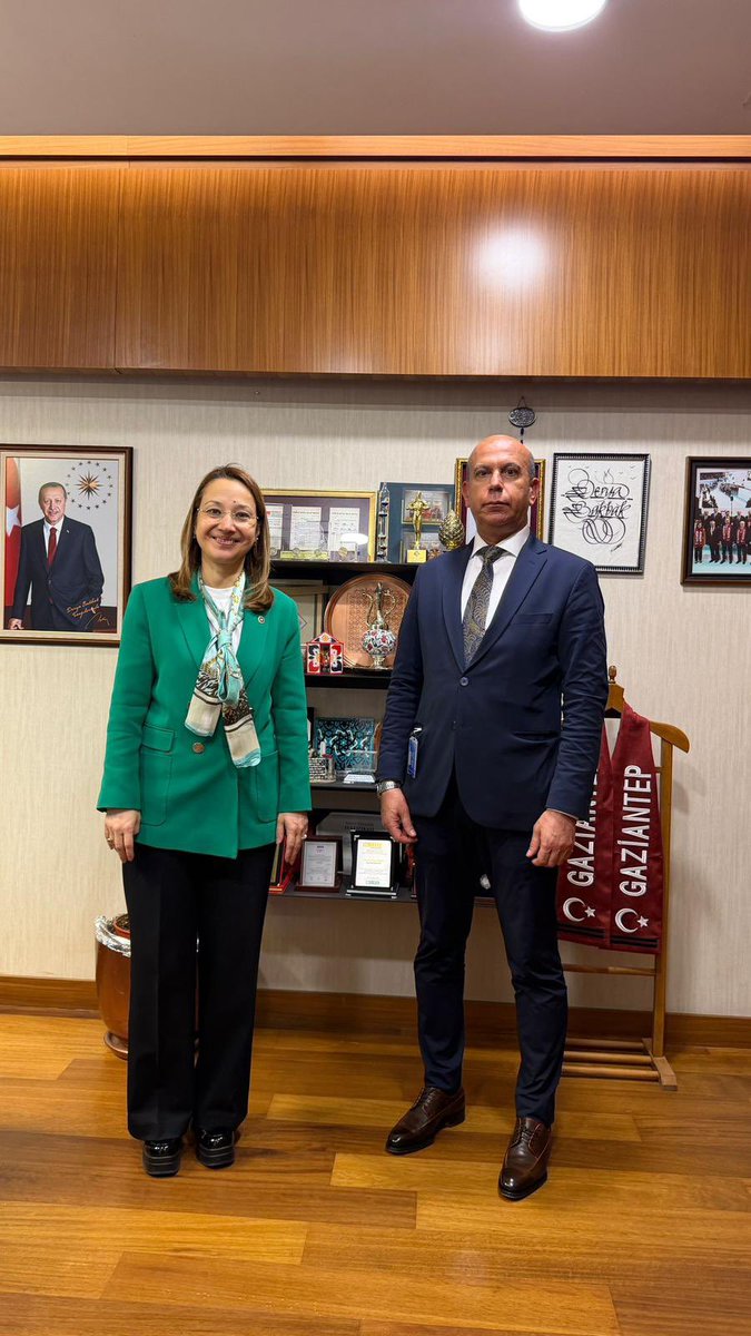 halilugur1971's tweet photo. TBMM🕹️

Kıymetli Milletvekillerimiz Sn. Ali Şahin, Sn. Doç.Dr.Derya Bakbak ve Sn. Bünyamin Bozgeyik’i ziyaret ettik.

Şehrimiz adına yürüttüğümüz çalışmalar ve öncelikler üzerine istişarelerde bulunduk.

Şehrimize dair tüm sorunlar için gece gündüz durmadan hizmet eden tüm vekillerimize sonsuz teşekkürler.

#Gaziantep ’imiz için güçlü koordinasyonla yol yürümeye devam ediyoruz.