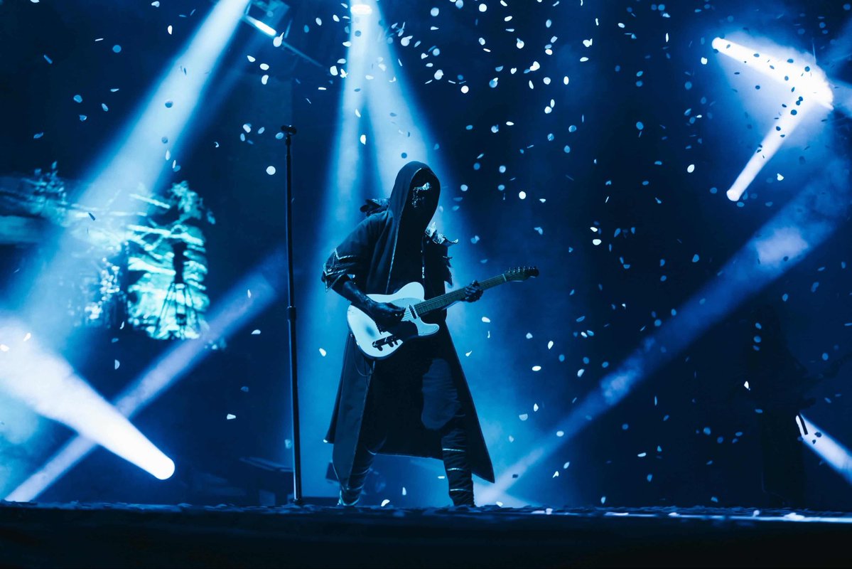 chloe 🌙 tweet media