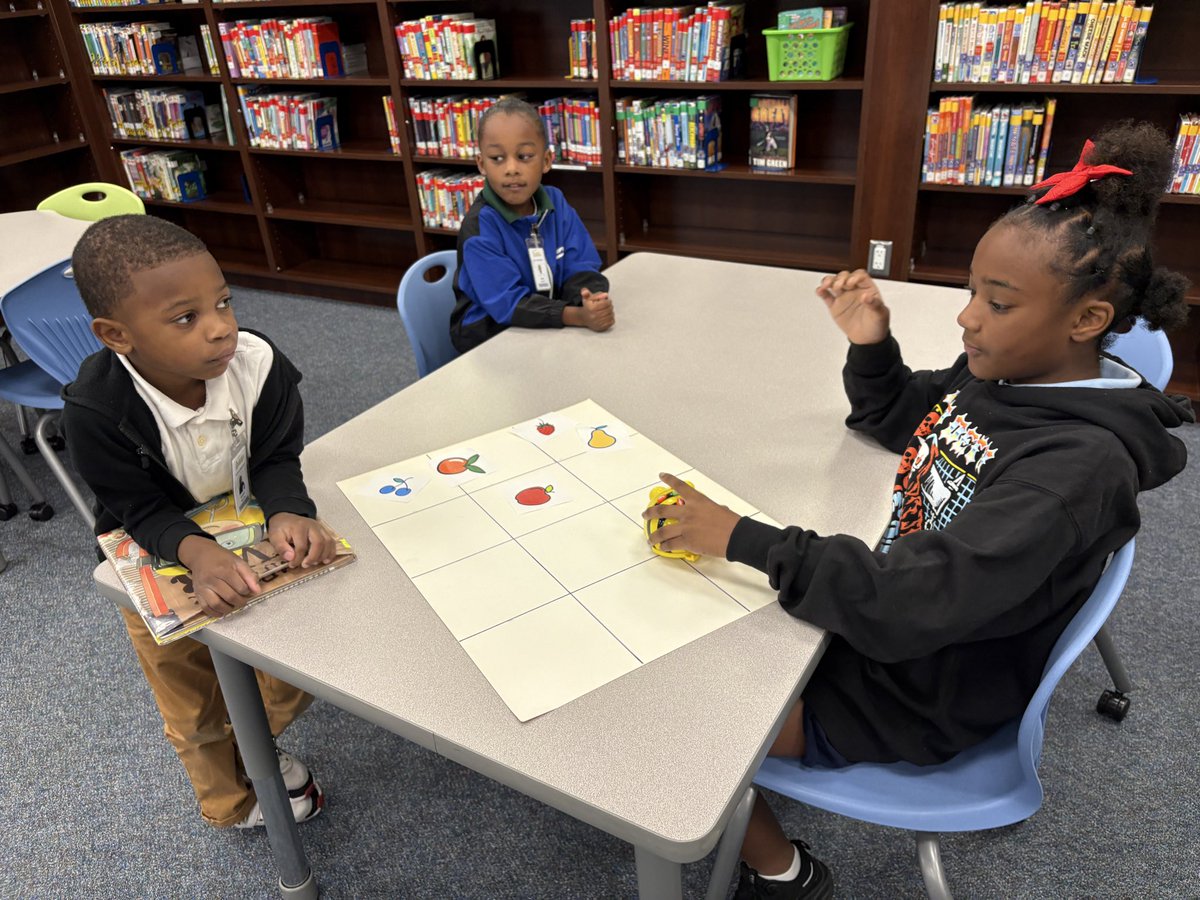 HicksLibrary's tweet photo. Programming the bee-bots to sample some nectar 🐝 #coding @HicksTigers @Alief_Libraries https://t.co/PLc26CtDy6