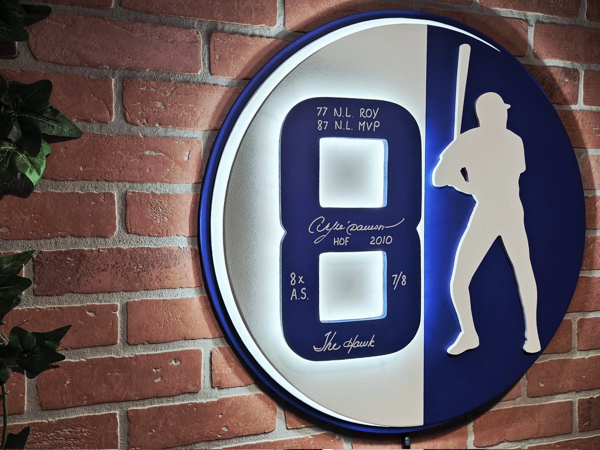 FlytheWood's tweet image. ⚾️ 🦅 If the #Cubs win tomorrow, I'm knocking $25 off the few remaining #AndreDawson Signature Series signs through the weekend. AND... I'll throw in a Hawk Jersey with the first one purchased. 
@FlytheWood 
#CelebratingADecadeofDesigns