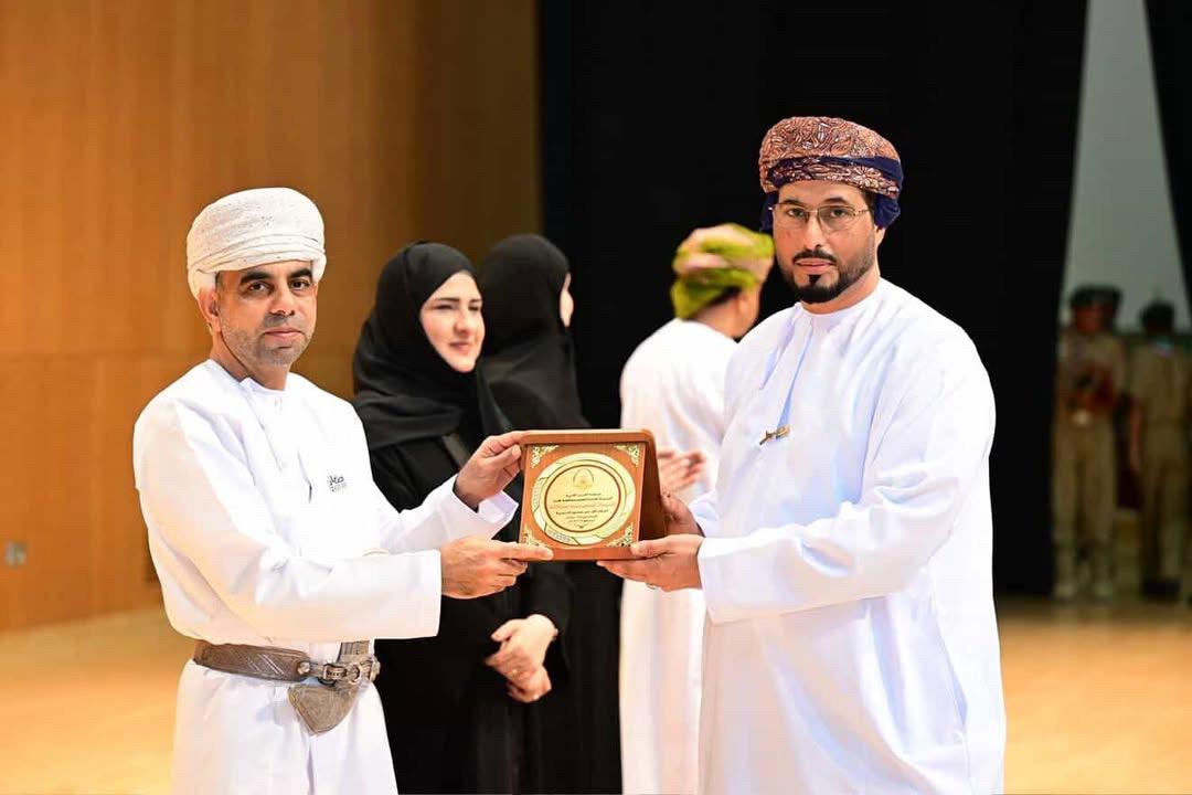 EduGovDhf8103's tweet photo. #قيادة_تصنع_الحلول #تعليمية_ظفار 
أخلص التهاني وأصدق الأماني إلى مدير المدرسة السعيدية بصلالة الفاضل الأستاذ محمد بن علوي صالح باعمر المحترم بمناسبة فوز المدرسة بالمركز الأول على مستوى مديرية التعليم بظفار في مسابقة القرآن الكريم للعام الدراسي 2025-2026. https://t.co/s5dTjrVjLH