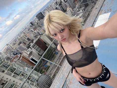 LILY France tweet media