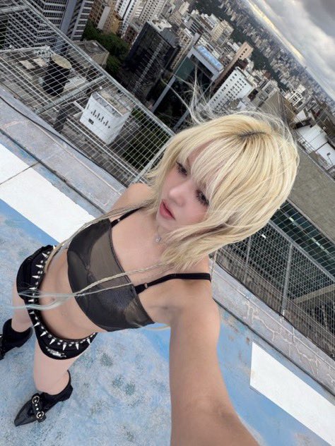 LILY France tweet media
