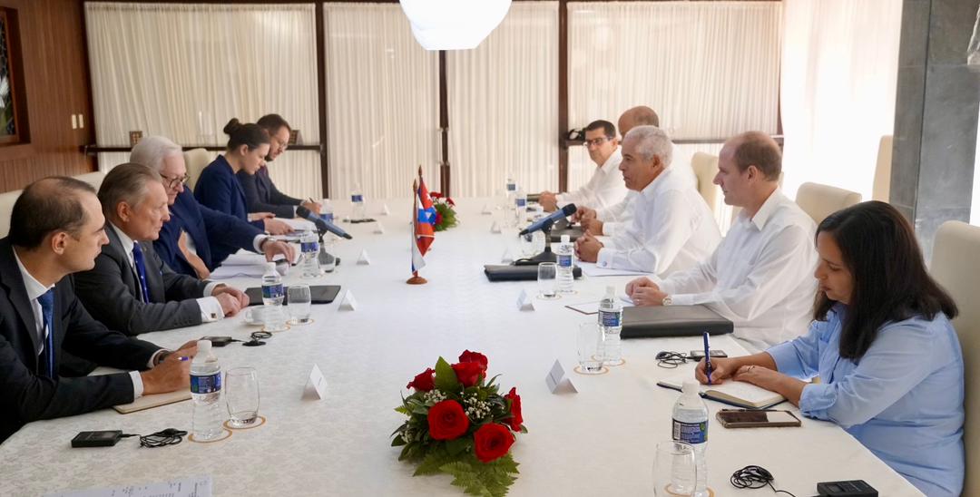 GerardoPPortal's tweet image. (1/3) Sostuve un fructífero y fraternal encuentro con el viceministro de Asuntos Exteriores @mae_rusia, Serguei Riabkov, como parte de una nueva ronda de Consultas Políticas Intercancillerías entre #Cuba y #Rusia.