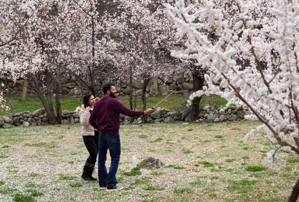 Dha-Bema, April 9, 2026:  Lasthang came alive with the #ApricotBlossomFestival - a vibrant celebration that united tourists from across India and abroad, all there to experience the magic of the bloom.

Read more: facebook.com/share/p/1CqxAK…

#ApricotBlossomFestival
<a href="/tourismgoi/">Ministry of Tourism</a>
