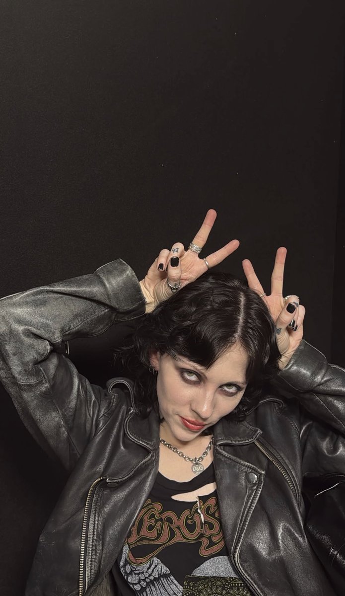 Pale Waves LIVE HQ🖤 tweet media