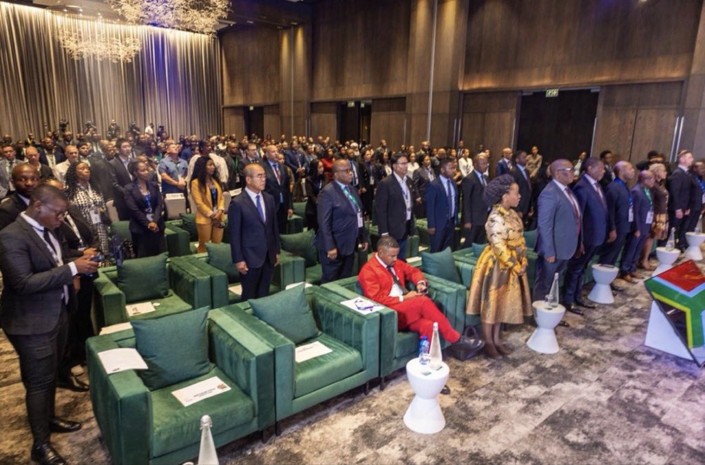 DZumaSambudla's tweet photo. ICONIC 👌🏾 … https://t.co/WRoDdZLNjf