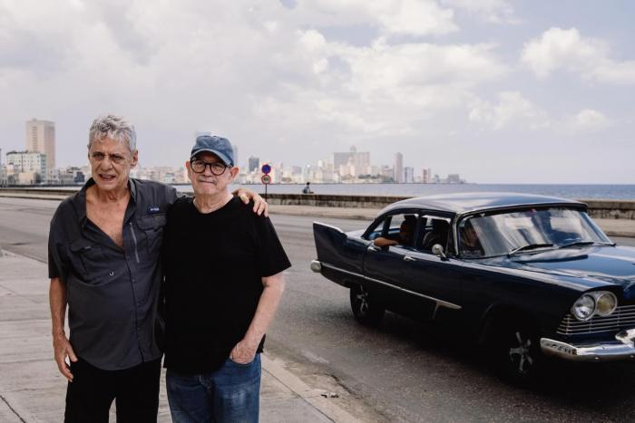 🎶🇧🇷🇨🇺| Arriba a La Habana Chico Buarque para grabar con Silvio Rodríguez.

«Amigos desde hace más de cinco décadas», ambos intérpretes realizarán mañana una nueva versión de Sueño con Serpientes

Ver aquí:
acortar.link/31kfmk