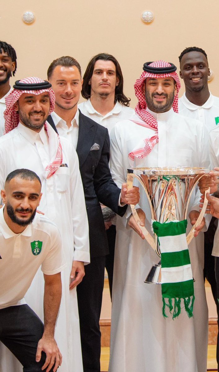KZail3's tweet photo. علينا جميعا ان نثبت ان فريقنا الافضل في قارة اسيا كما فعلنا سابقا من المدرب الى الاعبين الى الجمهور رساله للجميع بأن نقف مع الاهلي بيد من حديد لنثبت بأن اذا اتت العداله سوف نفوز ولن يوقفنا احد.
🤍🤍⚔️
@w_galeno90
@ivantoney24
@EnzoMillot
@Mahrez22
@merihdemiral
@edou_mendy_
#RevengeInElite 
#Alahli 
#الاهلي