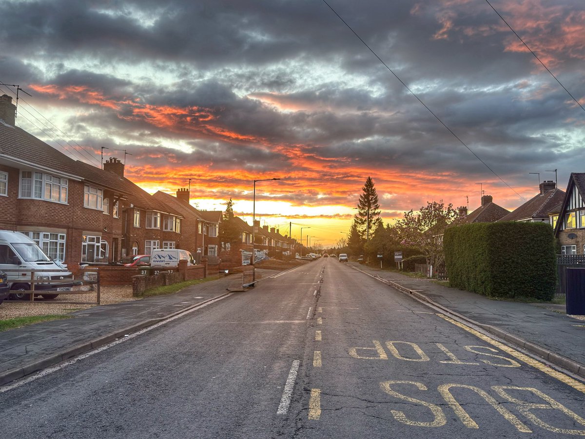 TobyWoody's tweet image. Splendid Thursday evening Newark Avenue Peterborough sunset. No humans were hurt in the taking of these photographs …