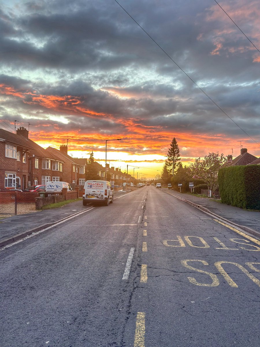 TobyWoody's tweet image. Splendid Thursday evening Newark Avenue Peterborough sunset. No humans were hurt in the taking of these photographs …