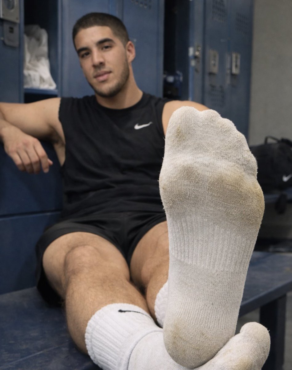 ManMaker54's tweet photo. “I hear you’re the team’s foot slut.” https://t.co/AtJJc5C5Oj