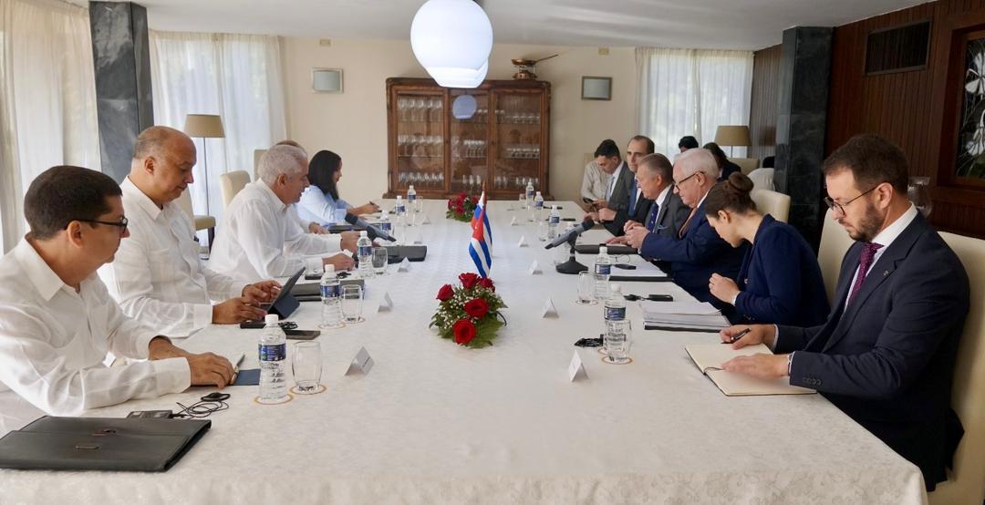 GerardoPPortal's tweet image. (1/3) Sostuve un fructífero y fraternal encuentro con el viceministro de Asuntos Exteriores @mae_rusia, Serguei Riabkov, como parte de una nueva ronda de Consultas Políticas Intercancillerías entre #Cuba y #Rusia.
