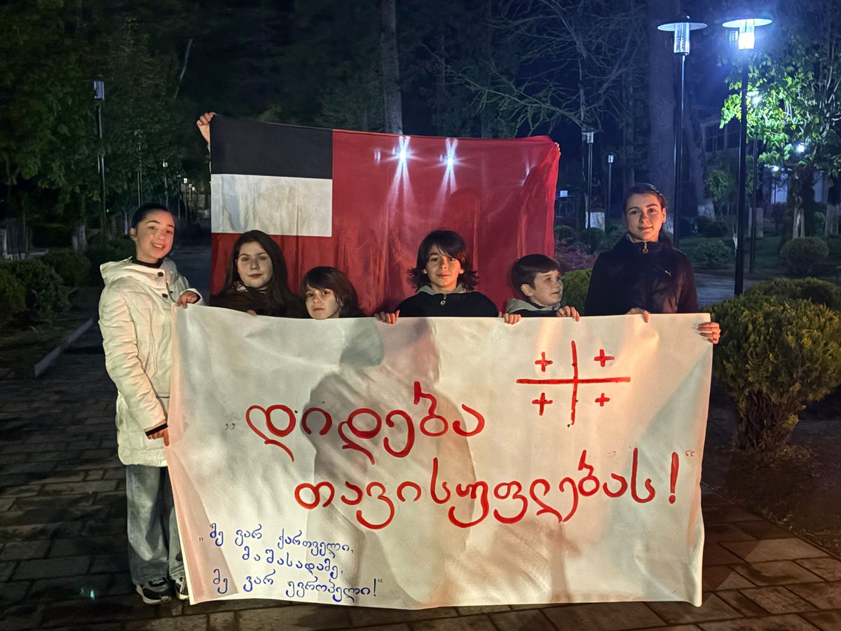 NTskvitishvili's tweet photo. Day 498 of the continuous protest in Chkhorotsku ✊
Thank you for our freedom!
Glory to the heroes! 🇬🇪
9 April🌷
#GeorgiaProtests #April9 #Freedom #StandWithGeorgia https://t.co/jC3scTOwEi