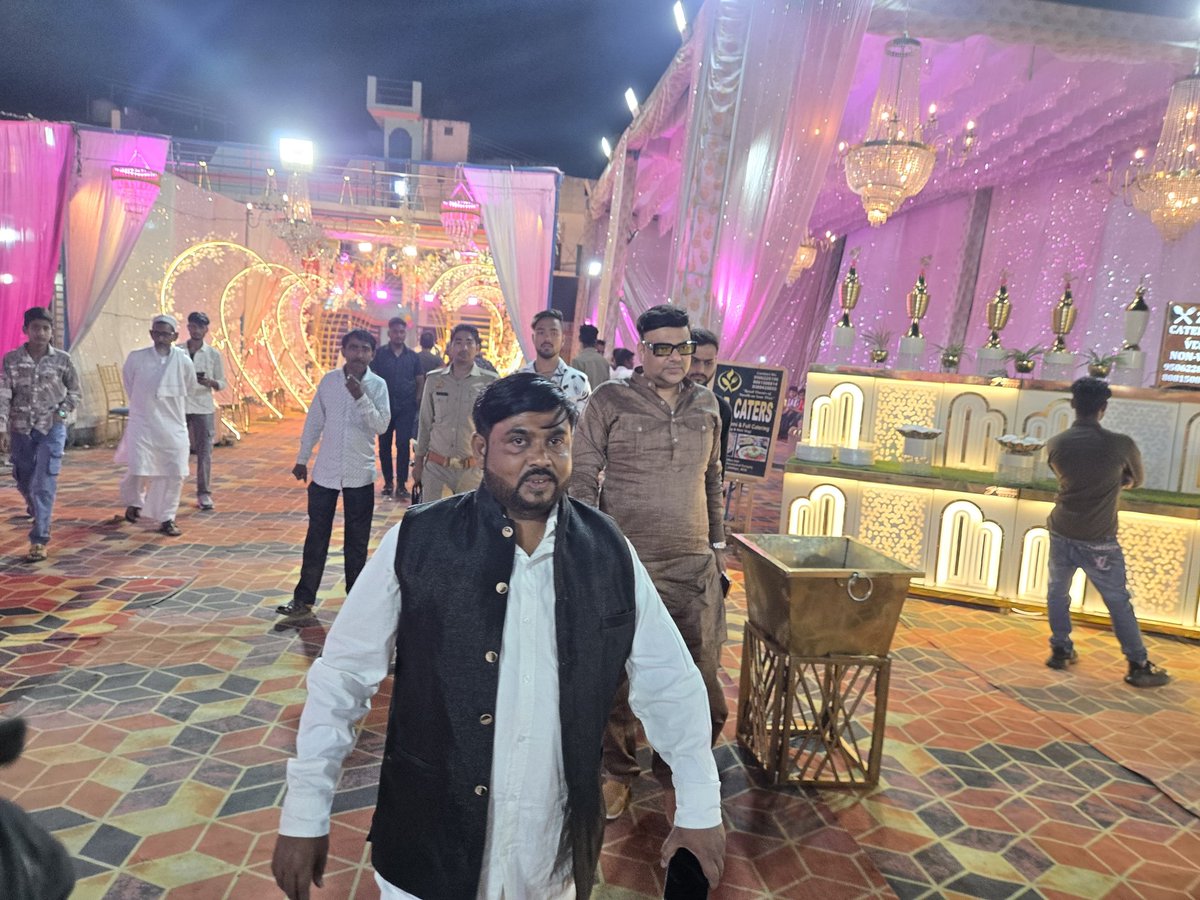 vikasbabasrivas's tweet photo. लखनऊ के दुबग्गा में आयोजित पारिवारिक कार्यक्रम में सम्मिलित होकर आत्मीय मित्र एवं उनके परिवार को शुभकामनाएं दीं।
सौहार्दपूर्ण वातावरण में सभी से भेंट कर प्रसन्नता हुई तथा उज्ज्वल भविष्य की मंगलकामनाएं व्यक्त कीं।

 #Lucknow #Dubagga #FamilyProgram #BestWishes #SocialConnect #PublicLife