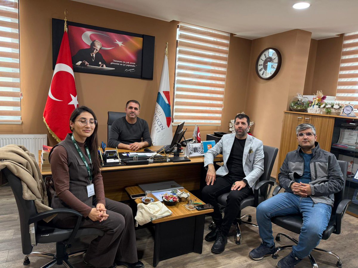 Doğubayazıt Ahmed-i Hani Meslek Yüksekokulu Genel Sekreteri Mustafa ZEREN ve Doğubayazıt ilçe milli eğitim müdürü Davut ŞEN’iziyaret ederek bağımlılıklarla mücadelede Doğubayazıt ilçemiz de  yapacağımız faaliyetler hakkında istişarelerde bulunduk. <a href="/mehmetDinc1920/">Mehmet Dinç</a>  #Ağrı