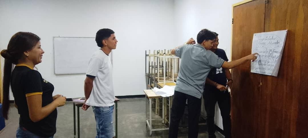 misionribastru7's tweet photo. ¡Aprendizaje en movimiento! 🇻🇪⚙️
Vencedores de la Misión Ribas (Cohorte 45B) en Trujillo realizaron una jornada de exposiciones sobre el uso de los signos de puntuación mediante juegos lúdicos. ✍️📖
¡Educación con creatividad y compromiso! 💪🎓

#MisiónRibas #Trujillo #Educación https://t.co/ad2DAFUqLA
