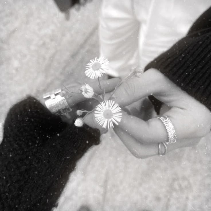 star_gxzing's tweet image. Guilty As Sin  #Os #Hyunlix

Se gustaban en silencio, se admiraban, eran lo que el otro buscaba, se encuentran en todo… pero nunca en el mismo lugar. Todos saben que juntos serían magia.

Lástima que hay cosas que simplemente no pueden ser.

¿O si?