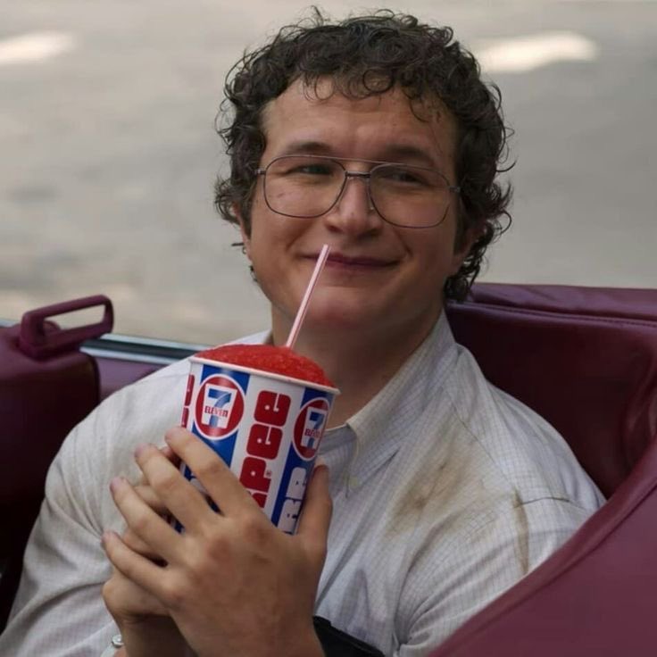 7klausisalive's tweet image. Remember when everyone had this as their pfps in 2019 #throwback