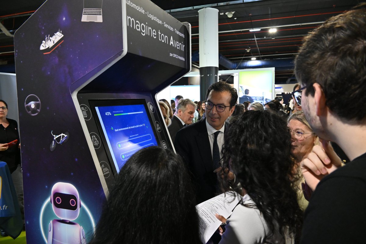 Prefet93's tweet image. #Emploi #Jeunesse | Le Salon Jeunes d'Avenirs, un rendez-vous dédié aux jeunes et aux entreprises à #Montreuil
 
Jean-Pierre Farandou, ministre du travail et des solidarités, s’est rendu au salon Jeunes d'Avenirs à Montreuil. Il a été accueilli par Amaury Dumay, préfet délégué