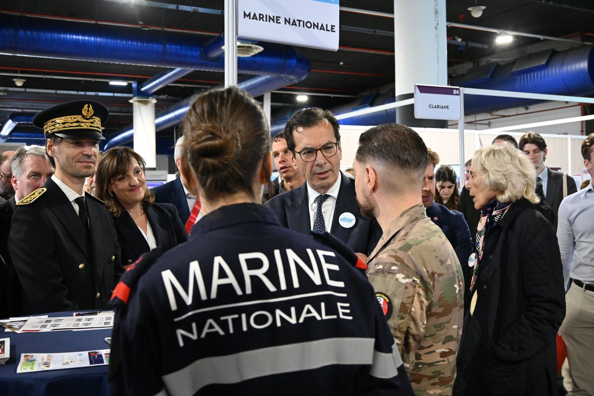 Prefet93's tweet image. #Emploi #Jeunesse | Le Salon Jeunes d'Avenirs, un rendez-vous dédié aux jeunes et aux entreprises à #Montreuil
 
Jean-Pierre Farandou, ministre du travail et des solidarités, s’est rendu au salon Jeunes d'Avenirs à Montreuil. Il a été accueilli par Amaury Dumay, préfet délégué