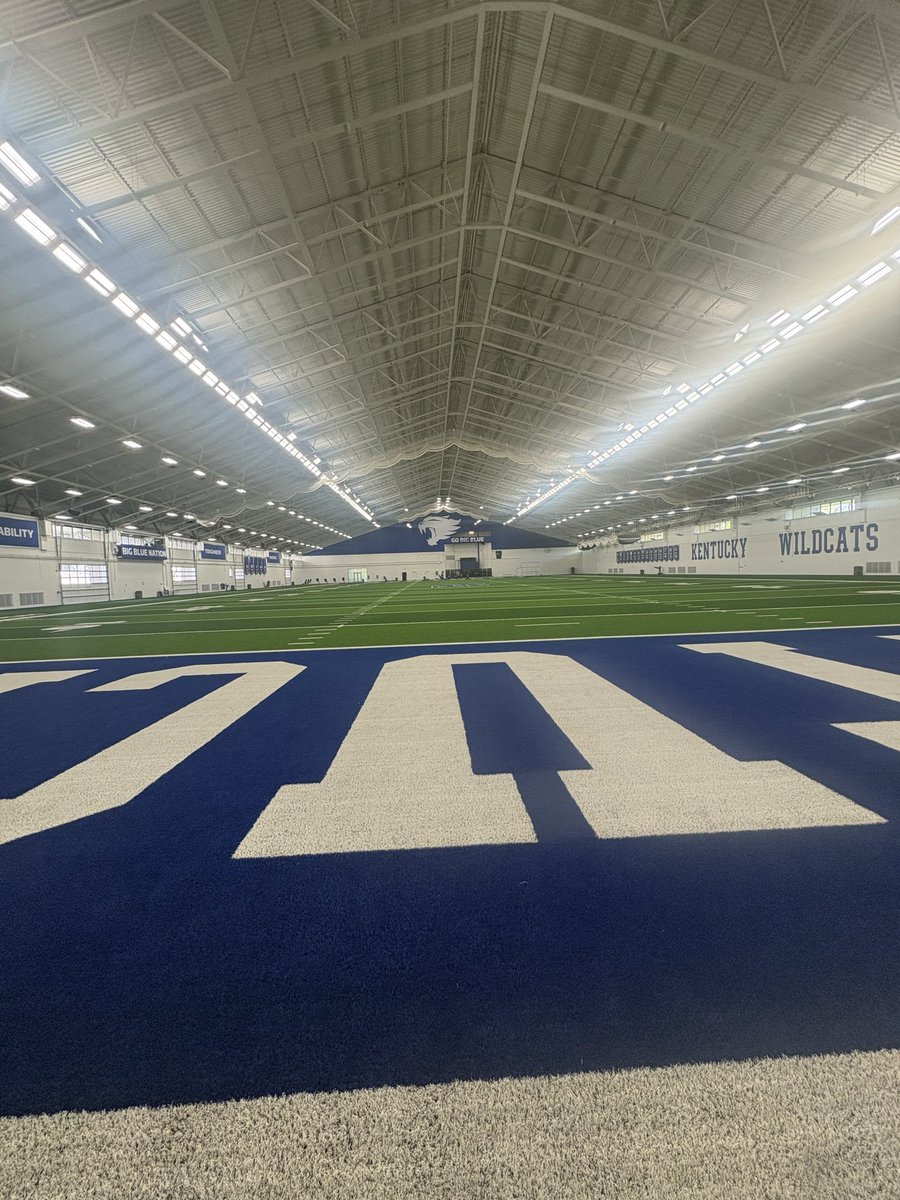 MaxHunt2134's tweet photo. Thank you @UKFootball for an amazing visit! Thank you @CoachPerry_UK, @CoachBurkeJ, and the staff for an amazing time! #gocats https://t.co/PNeSAUjEbH