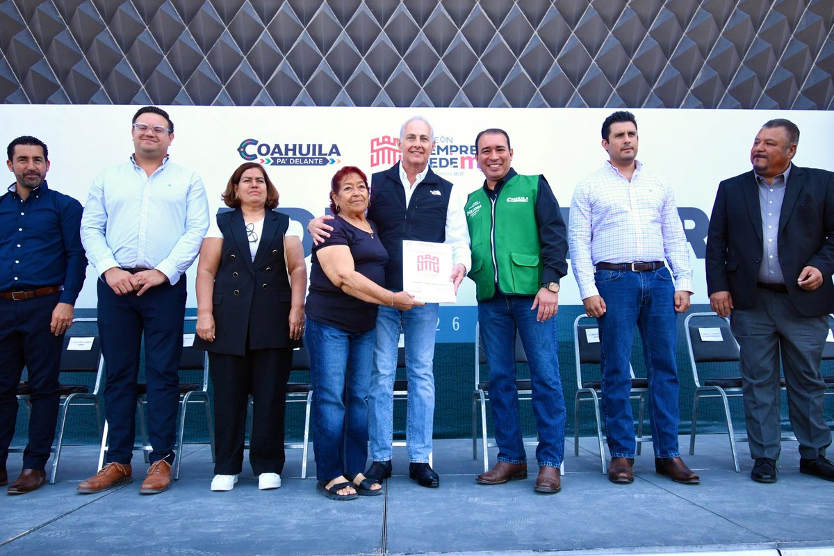 RomanCepeda's tweet photo. Esta mañana entregamos 101 escrituras, brindando tranquilidad y certeza jurídica sobre su patrimonio a familias de distintas colonias y ejidos de nuestro querido #Torreón. ¡Enhorabuena! #TorreónSiemprePuedeMás 👊 #CoahuilaPaDelante https://t.co/bo56JtgVgB