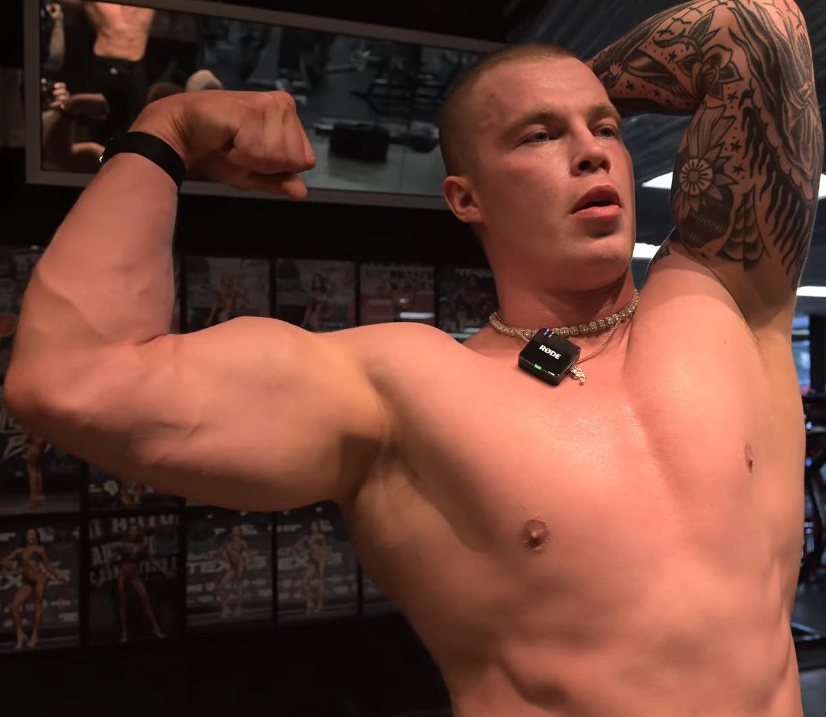 Queen Pina 🍉🍓 ૮꒰˵• ﻌ •˵꒱ა tweet media