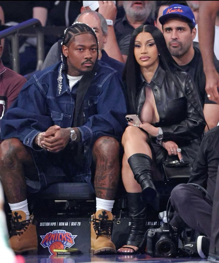 JustCasper_2's tweet image. Cardi B already dating with Stefon Diggs again?