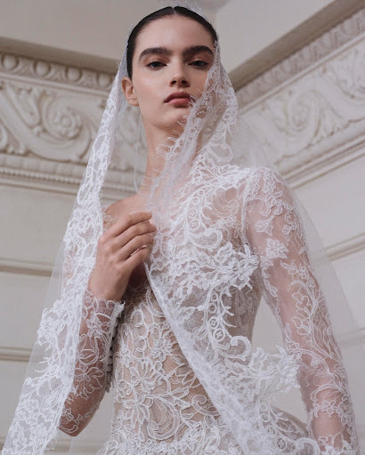 fashiontempoco's tweet photo. The "Minimalist" era is officially over. 🕊️✨

The @ElieSaabWorld   Bridal Spring 2027 collection just redefined "Individualist Maximalism." 
From sculptural Basque waists to 3D floral art—this is the new standard for bridal couture
#ElieSaab #Bridal2027 #FashionTempo #Couture https://t.co/I1p8dI1Zfn