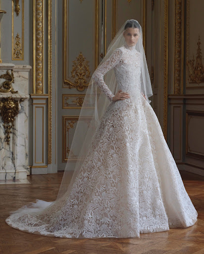fashiontempoco's tweet photo. The "Minimalist" era is officially over. 🕊️✨

The @ElieSaabWorld   Bridal Spring 2027 collection just redefined "Individualist Maximalism." 
From sculptural Basque waists to 3D floral art—this is the new standard for bridal couture
#ElieSaab #Bridal2027 #FashionTempo #Couture https://t.co/I1p8dI1Zfn