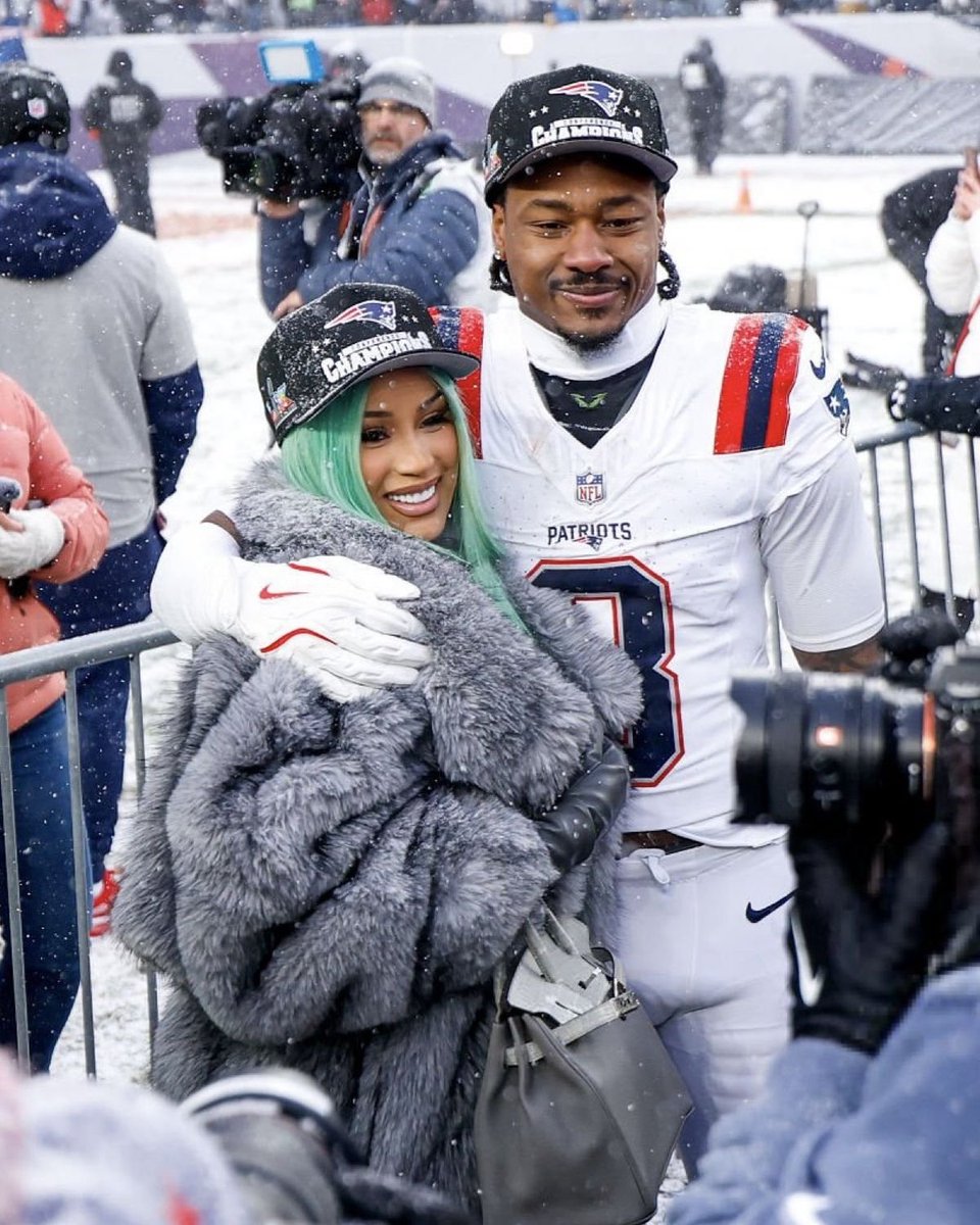 JustCasper_2's tweet image. Cardi B already dating with Stefon Diggs again?