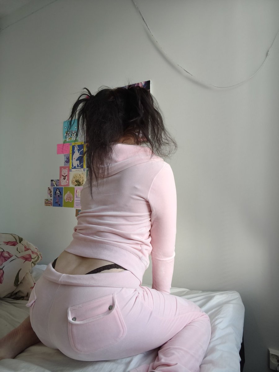welvetly's tweet photo. Dive into my OnlyFans for exclusive waves of steamy videos that crash over you with raw passion, pics glistening with pure seduction, and custom fantasies that’ll pull you under completely💋

🔗Link in comment &amp; bio🔗 https://t.co/hlcwnRUWxB