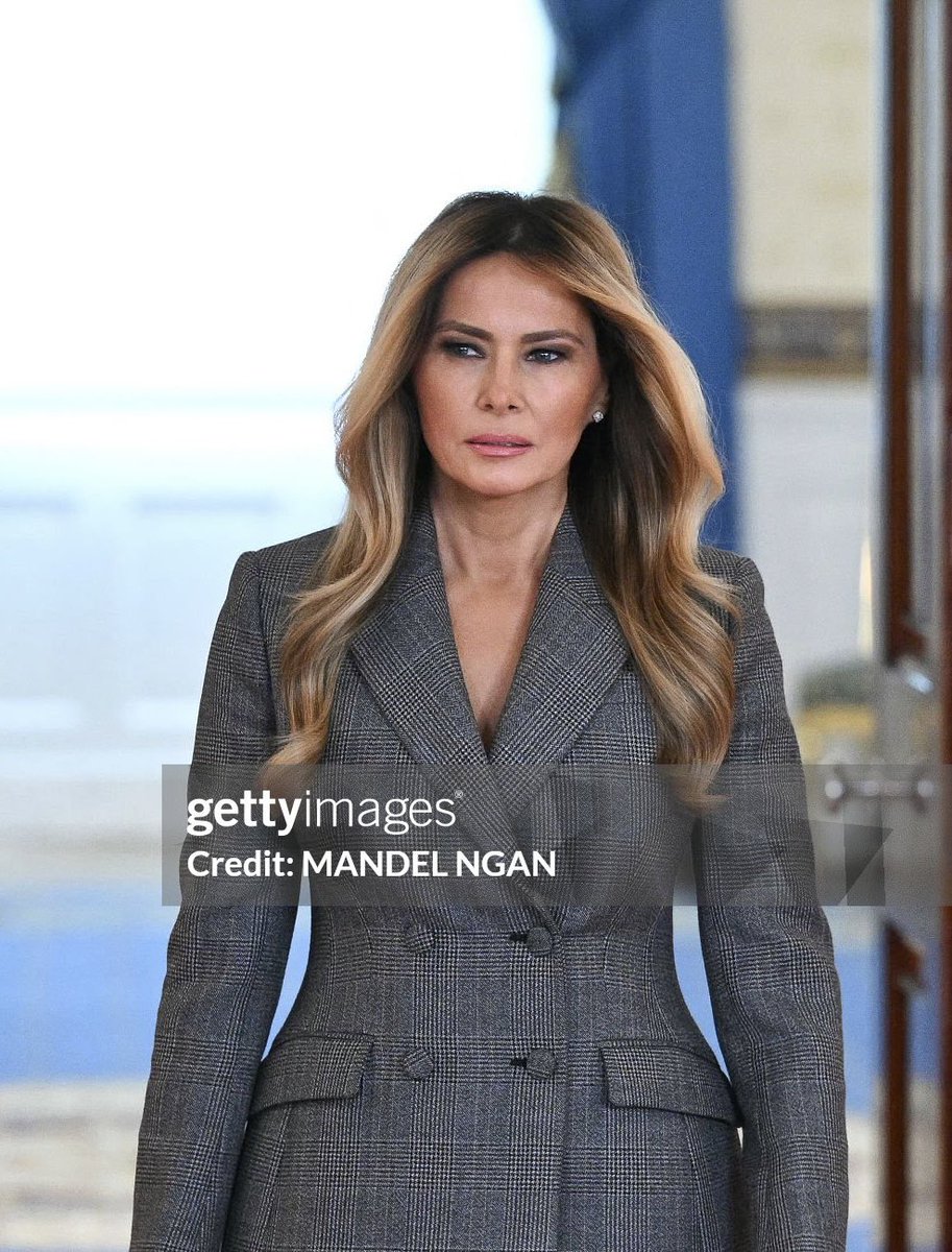 MELANIAJTRUMP's tweet image. Gorgeous 🩶