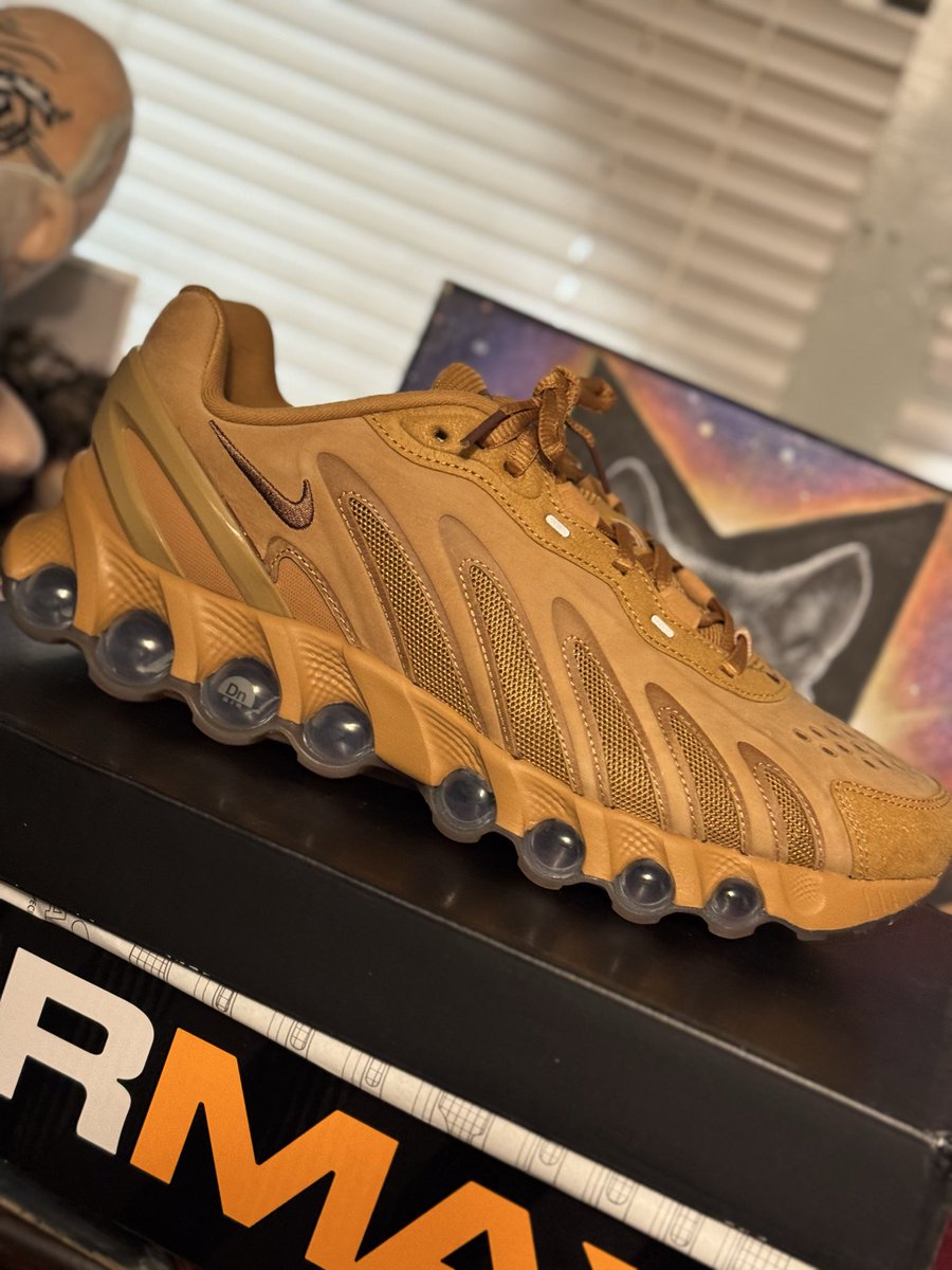 gOnzOd0g's tweet photo. Fiiiiiyerrrrrr 🔥#nikeairmax #DN8 https://t.co/2QQiiiFZx7