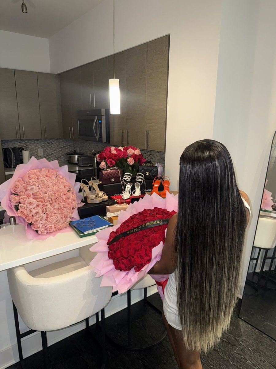 Ashaaaanti's tweet photo. Ur favorite Aries♥️🎈 #itsmybirthday https://t.co/2jwlRhtBqM