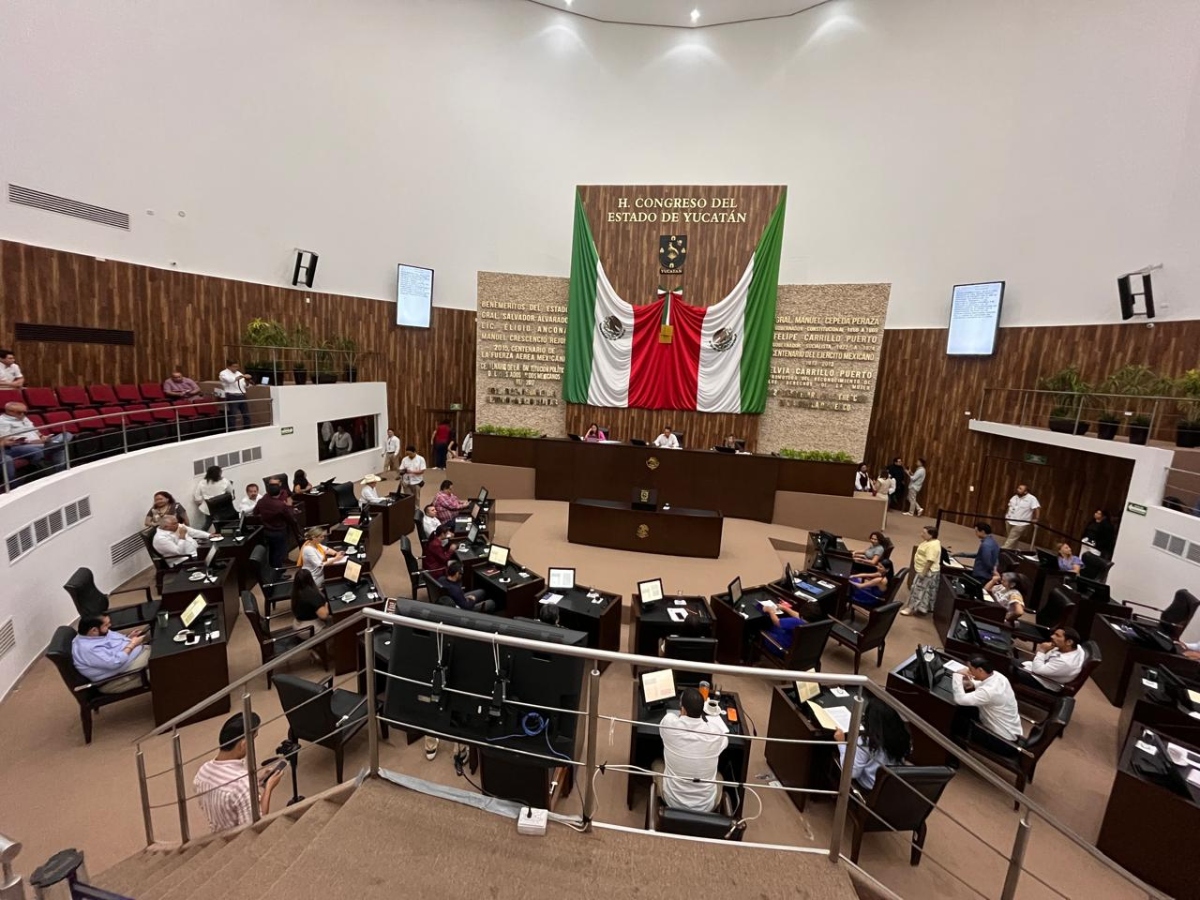 HazRuidoYuc's tweet photo. Yucatán aprueba Plan B para reducir costos de la democracia

Morena contó con el voto de MC a favor de la Minuta para reducir privilegios en los Congresos locales, Ayuntamientos y remuneraciones de consejeros y magistrados electorales.➡️https://t.co/enI13MwDK8 https://t.co/Y4sUFuucc2