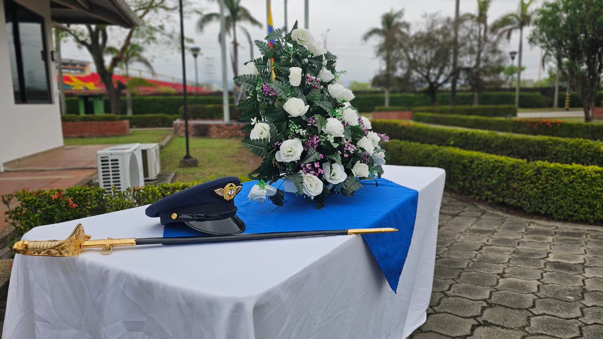 FuerzaAereaCol's tweet photo. En Yopal, su #FuerzaAeroespacial🇨🇴 realizó un acto de memoria y respeto para rendir homenaje a las víctimas del conflicto armado en #Colombia, exaltando el sacrificio de quienes dieron su vida por la nación.
#GACAS
#AportamosALaPaz
#EnMimemoriaViven https://t.co/9MxxUpQeuG