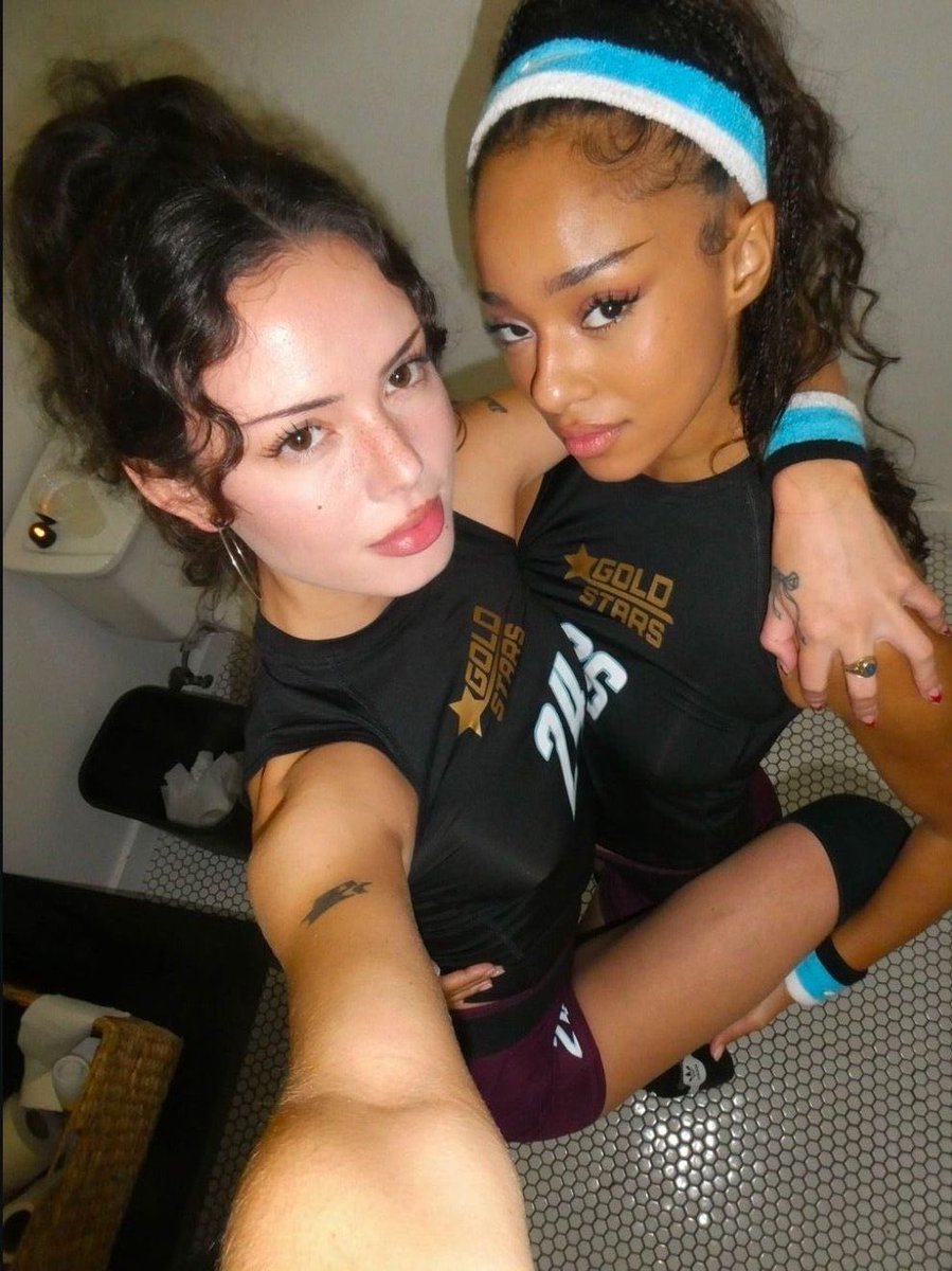 MANONBHQ's tweet image. Real sisters
Real friendship 

#FreeManon
#WeLoveYouManon