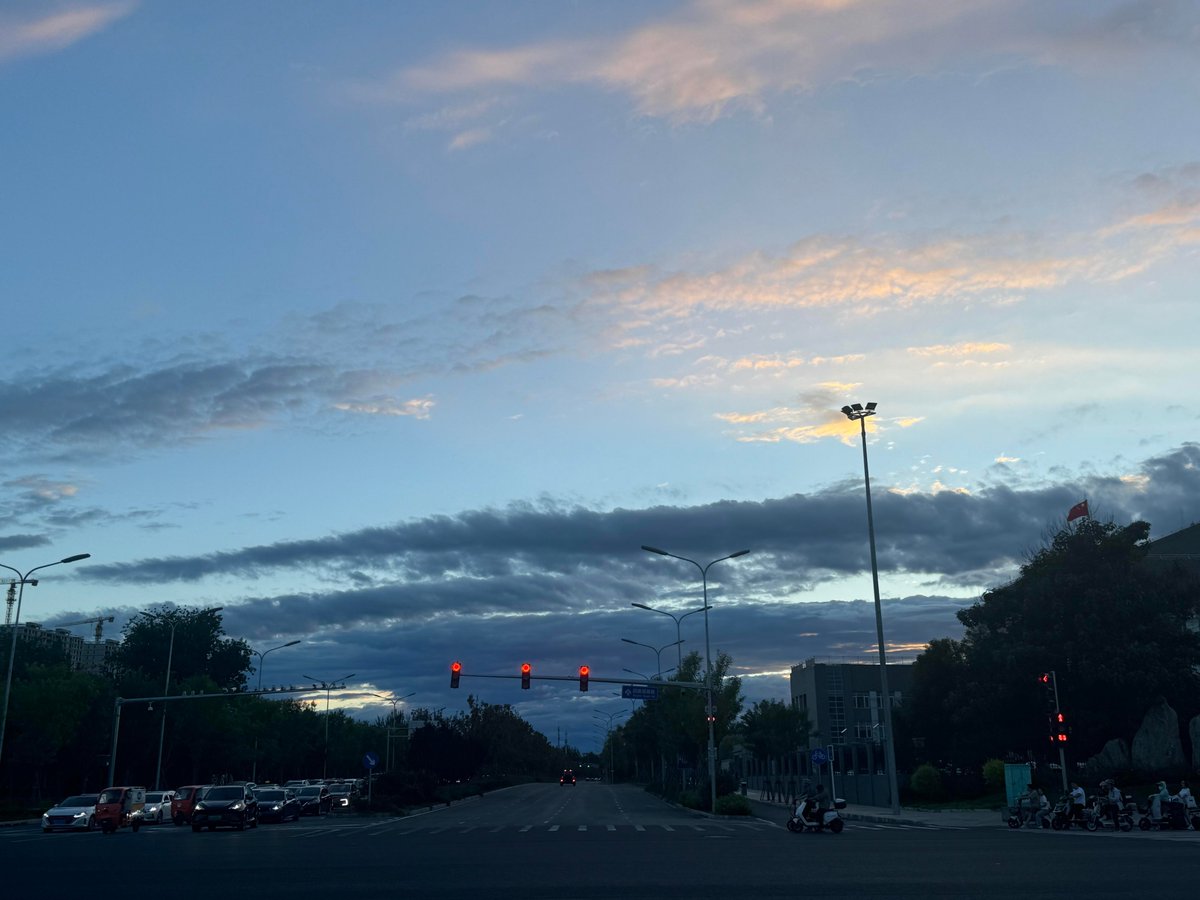 sujo007's tweet photo. " Photography 101: Rule of Thirds! Align subjects at intersecting lines for balanced, eye-catching shots. (Try it with your phone—no fancy gear needed!) #PhotographyTips #BeginnerPhoto" https://t.co/4gyIa6TevW