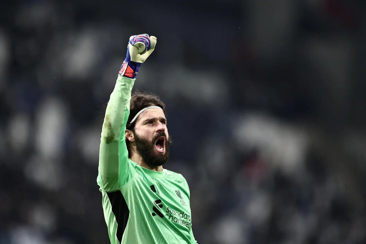 ultimasinter's tweet photo. 🚨5 MILHÕES PELO ALISSON!

A Juventus de fato tem interesse na contratação do goleiro Alisson, formado no Inter e atualmente no Liverpool. Para fazer a negociação, o clube da Inglaterra pensa em faturar algo próximo a 18 milhões de euros (cerca de R$ 107 milhões).

Se este valor for confirmado, o Inter teria direito e receber cerca de R$ 5 milhões pela formação do goleiro.

🗞️GZH