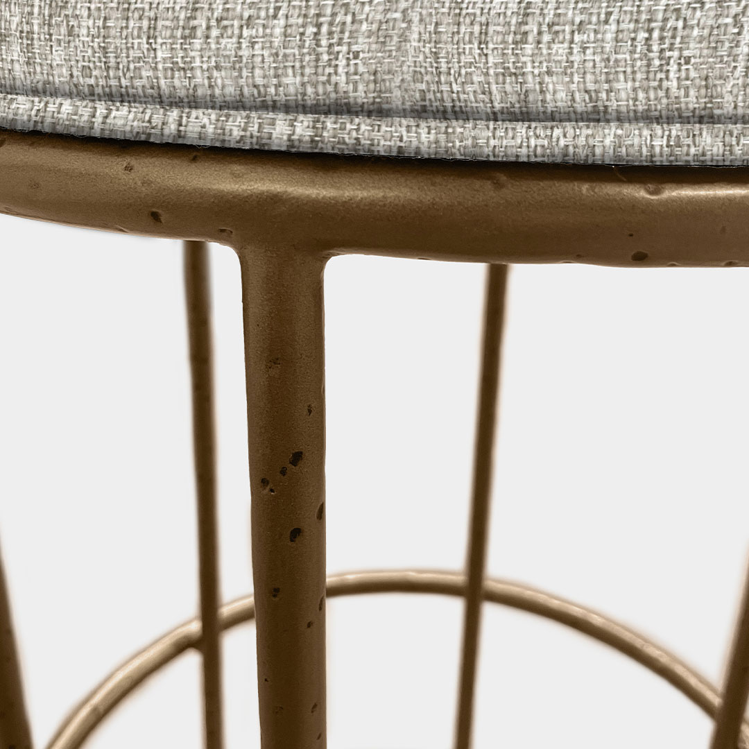 WesleyAllenInc's tweet image. Modern &amp;amp; Minimalist. ✨

The Nyx Backless Barstool: Sleek iron meets thick-cushion comfort.

🎨 4 finishes
🧵 60+ fabrics

See us at #HPMKT2026 THIS MONTH!
📅 Apr 25-29
📍 100 N Hamilton St, NC

Shop: zurl.co/qc8d8
#KitchenGoals #CustomFurniture